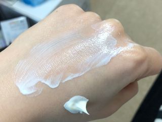 [후르디아] 겉보속촉 피지 컨트롤 청포도 선젤 — 4점을 준 리뷰어가 2023년 4월 올린 사용 사진