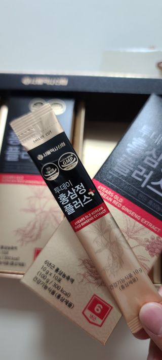 서울약사신협_투데이홍삼정플러스스틱_10g x 30포 — 5점을 준 리뷰어가 2021년 6월 올린 사용 사진