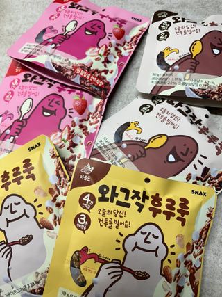 스낵스 와그작후루룩 3종_카카오2봉+아몬드2봉+딸기2봉 (총 6봉) — 5점을 준 리뷰어가 2024년 3월 올린 사용 사진