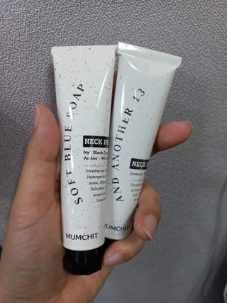 멈칫(MUMCHIT) 넥퍼퓸 NECKPERFUME 2가지 향 — 4점을 준 리뷰어가 2021년 11월 올린 사용 사진