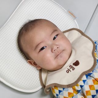 일상유희 newborn 뉴본필로우 아기두상관리베개 — 5점을 준 리뷰어가 2023년 1월 올린 사용 사진