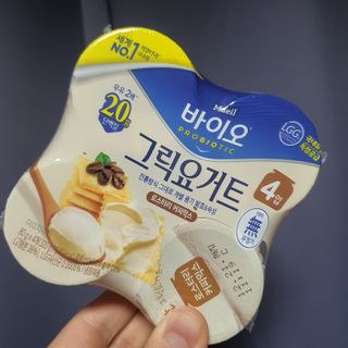 매일바이오 그릭요거트 오리지널 플레인 4개, 로스터리 커피믹스 4개 — 5점을 준 리뷰어가 2021년 12월 올린 사용 사진