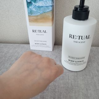 레츄얼 더 센트 바디로션 시크릿 파라다이스(500ml) — 4점을 준 리뷰어가 2022년 6월 올린 사용 사진