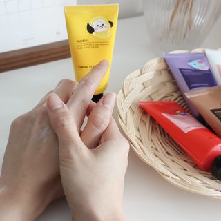 쿤달 BT21 시어버터 앤 마카다미아 퓨어 핸드크림 50ml 7구 기프트 세트 — 5점을 준 리뷰어가 2021년 3월 올린 사용 사진