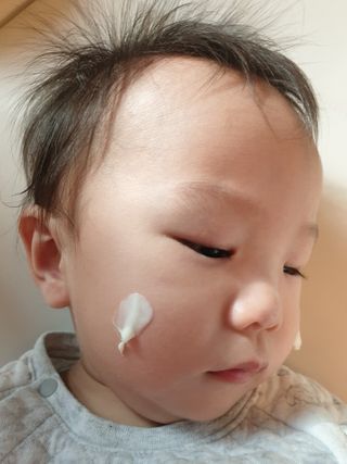mom e 맘이 내추럴 베이비 케어 샴푸앤바스+로션 — 5점을 준 리뷰어가 2021년 1월 올린 사용 사진