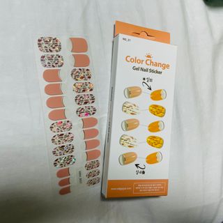 [네일가게] 햇빛에 닿으면 색이 변하는 신기한 햇살 반전 네일스티커_B — 3.5점을 준 리뷰어가 2021년 8월 올린 사용 사진