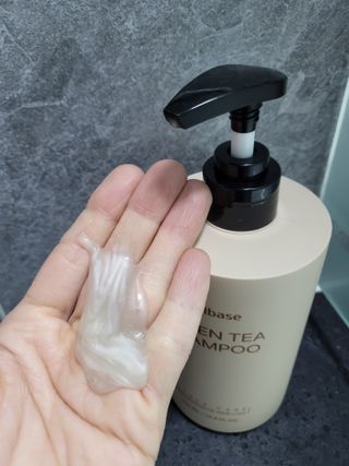 프리마인 더이상 뻣뻣하고 효과없는 탈모샴푸는 NO. 근본부터 케어하는 셀베이스 그린티샴푸(500ml) — 5점을 준 리뷰어가 2023년 3월 올린 사용 사진