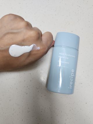아이레시피 마일드 히알루로닉 모이스트 업 선스크린 SPF50+ PA++++ — 5점을 준 리뷰어가 2023년 6월 올린 사용 사진
