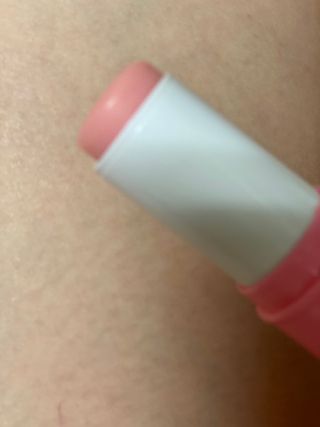 스킨큐어 바람의섬  동백 안티 링클 멀티밤 — 5점을 준 리뷰어가 2022년 10월 올린 사용 사진
