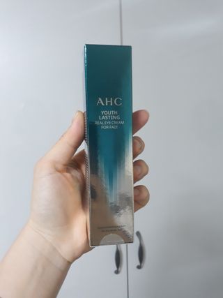 [NEW 탄력유턴 아이크림] AHC 유스 래스팅 리얼 아이크림 포 페이스 — 5점을 준 리뷰어가 2021년 2월 올린 사용 사진