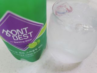 몽베스트 Montbest with Sparkling water Lime20병 — 4.5점을 준 리뷰어가 2021년 10월 올린 사용 사진