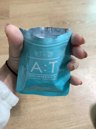 입 냄새 완화에 도움을 주는 에티켓 캔디 앳캔디 스트롱민트 — 5점을 준 리뷰어가 2021년 1월 올린 사용 사진