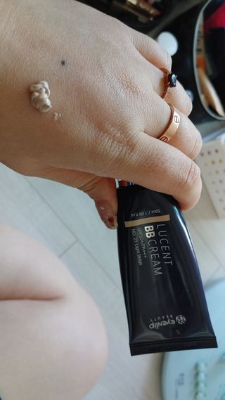 아이앤립 / EYENLIP 아이앤립 루센트 비비크림 2 Color — 5점을 준 리뷰어가 2021년 5월 올린 사용 사진