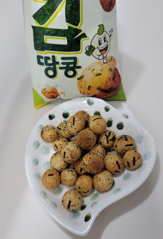 오리온 오징어땅콩의 짭짤고소 신제품, 구운김땅콩 — 4점을 준 리뷰어가 2022년 5월 올린 사용 사진