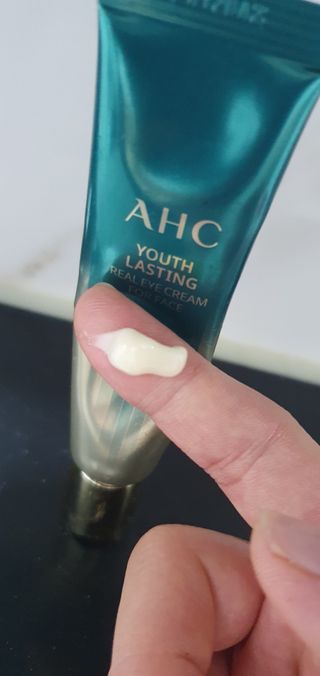 [NEW 탄력유턴 아이크림] AHC 유스 래스팅 리얼 아이크림 포 페이스 — 5점을 준 리뷰어가 2021년 3월 올린 사용 사진