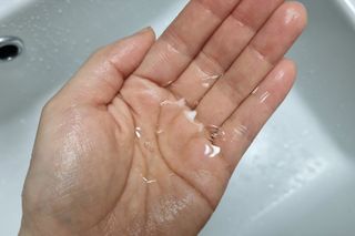 닥터시드 페퍼민트 앤 레몬 비건 비듬케어 쿨 탈모 샴푸 (1000ml) — 5점을 준 리뷰어가 2024년 3월 올린 사용 사진
