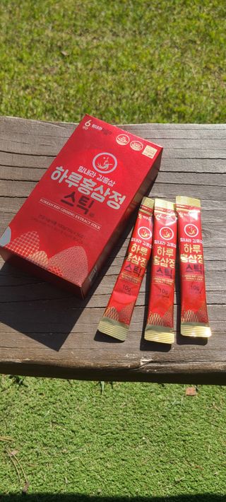 힘내라김홍삼 하루홍삼정스틱 10g x 10포 — 5점을 준 리뷰어가 2021년 5월 올린 사용 사진