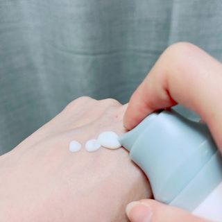 MF[스킨1004] 마다가스카르 센텔라 히알루-시카 워터핏 선세럼 50ml — 5점을 준 리뷰어가 2024년 5월 올린 사용 사진