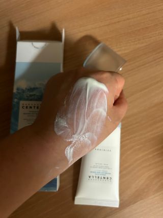 [스킨1004] 마다가스카르 센텔라 히알루-시카 워터핏 선세럼 50ml — 5점을 준 리뷰어가 2024년 5월 올린 사용 사진