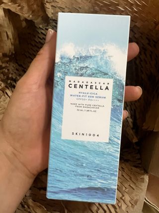 [스킨1004] 마다가스카르 센텔라 히알루-시카 워터핏 선세럼 50ml — 5점을 준 리뷰어가 2024년 5월 올린 사용 사진