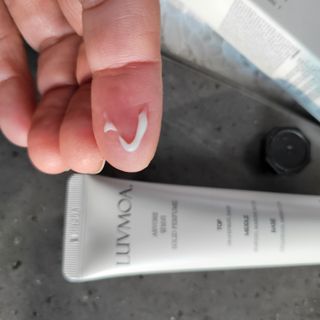 러브모아 향수 고체향수 승무원 고체향수 바르는 향수 니치향수 도손 우드세이지 앤 씨솔트 — 5점을 준 리뷰어가 2022년 11월 올린 사용 사진