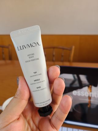 러브모아 향수 고체향수 승무원 고체향수 바르는 향수 니치향수 도손 우드세이지 앤 씨솔트 — 4점을 준 리뷰어가 2023년 1월 올린 사용 사진