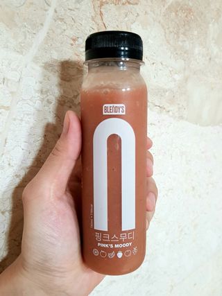 BLENDY'S 핑크 스무디+블론디 스무디 — 3점을 준 리뷰어가 2021년 11월 올린 사용 사진