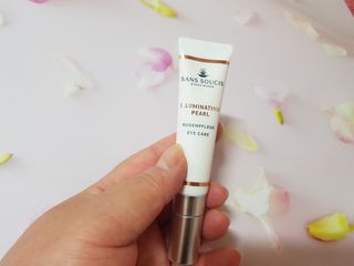 산수시 일루미네이팅 펄 영양 다크서클 스틱 아이 크림 케어 15ml — 5점을 준 리뷰어가 2021년 6월 올린 사용 사진