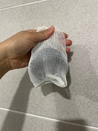 free [아토르] 9종 임상완료 아토르 다름 샴푸바_블랙  프리미엄 두피 케어 샴푸바 — 5점을 준 리뷰어가 2024년 5월 올린 사용 사진