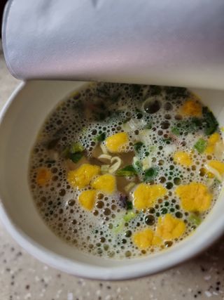 NISSIN 닛신 컵누들  4종 - 씨푸드오리지날, 씨푸드 스파이시, 씨푸드 커리, 씨푸드 XO소스 — 5점을 준 리뷰어가 2022년 4월 올린 사용 사진