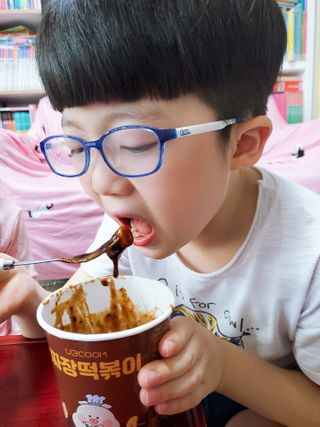 유비쿡 컵떡볶이 매운컵떡볶이2개/ 짜장컵떡볶이 2개  총 4개세트 — 5점을 준 리뷰어가 2021년 2월 올린 사용 사진