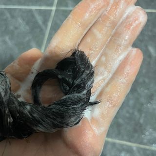 르핸스 퍼포밍 5 샴푸 비반트 포렛/베티버 포그 — 5점을 준 리뷰어가 2023년 2월 올린 사용 사진