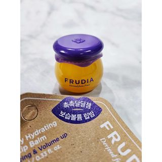틱톡 [후르디아] 튼입술해결템 올리브영 블루베리 하이드레이팅 허니 립밤 — 5점을 준 리뷰어가 2023년 12월 올린 사용 사진