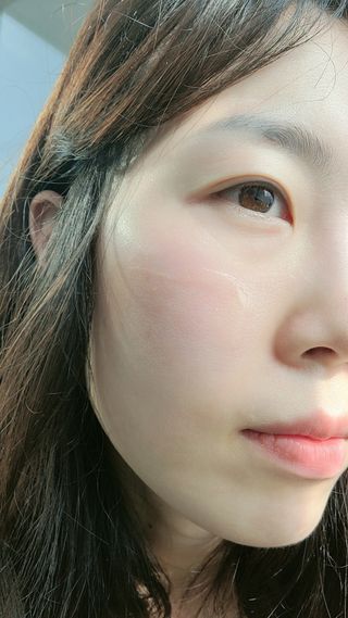 아이앤립 / EYENLIP 아이앤립 24K 골드 N 펩타이드 앰플 크림 — 5점을 준 리뷰어가 2021년 6월 올린 사용 사진