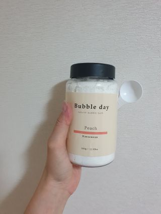 버블데이 아로마/과일 거품 입욕제 — 5점을 준 리뷰어가 2021년 7월 올린 사용 사진