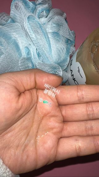 빅그린 니치 퍼퓸 바이옴바디워시 500ml(상탈, 블랙베리&베이, 블랑쉐 3종 중 택1) — 4.5점을 준 리뷰어가 2022년 12월 올린 사용 사진