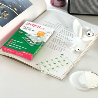 [큐어반H 스팟] 자외선 99프로 차단되는 스틱타입 스팟밴드(1팩 / 66매입) — 5점을 준 리뷰어가 2022년 12월 올린 사용 사진