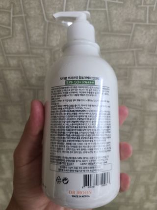 [닥터문] 프리미엄 알로에베라 선크림 500ml — 5점을 준 리뷰어가 2022년 6월 올린 사용 사진