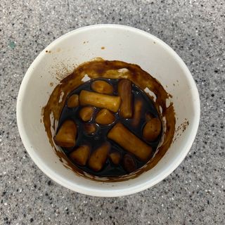 유비쿡 컵떡볶이 매운컵떡볶이2개/ 짜장컵떡볶이 2개  총 4개세트 — 5점을 준 리뷰어가 2021년 3월 올린 사용 사진