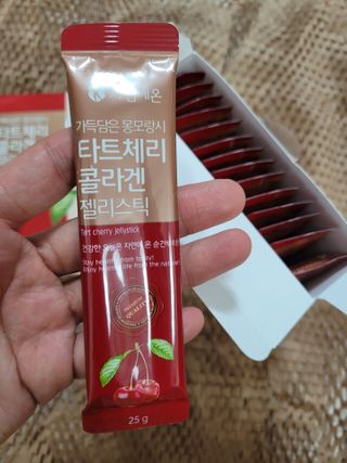 자연에온 가득담은 몽모랑시 타트체리 콜라겐 젤리스틱 — 5점을 준 리뷰어가 2021년 1월 올린 사용 사진