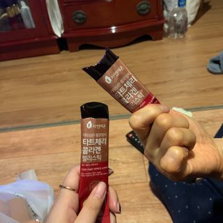 자연에온 가득담은 몽모랑시 타트체리 콜라겐 젤리스틱 — 5점을 준 리뷰어가 2021년 1월 올린 사용 사진