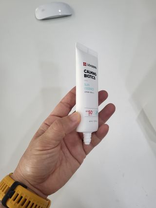 리더스코스메틱 리더스 카밍 바이오틱스 선 에센스 SPF 50+ PA++++ — 5점을 준 리뷰어가 2022년 7월 올린 사용 사진