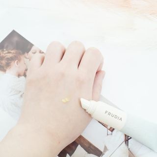 [후르디아] 올리브영 착한보습 비건 립버터 2종 — 5점을 준 리뷰어가 2021년 10월 올린 사용 사진