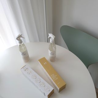 [엠메이데이] 드레스클리어 퍼퓸 스프레이 300ml 프리지아 가든향+프리지아 파출리향 — 5점을 준 리뷰어가 2022년 1월 올린 사용 사진