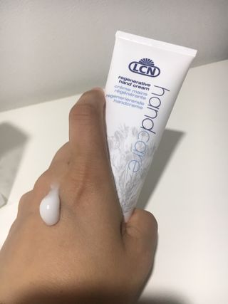 LCN(엘씨엔) LCN 리제너러티브 핸드크림 75ml 주름개선 고보습 재생핸드크림 — 5점을 준 리뷰어가 2022년 8월 올린 사용 사진