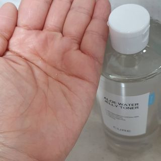김정문알로에 큐어 큐어 알로에 워터 젤리 토너 500ml — 5점을 준 리뷰어가 2021년 4월 올린 사용 사진