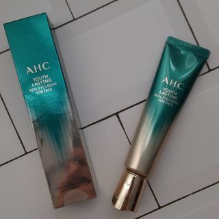 [NEW 탄력유턴 아이크림] AHC 유스 래스팅 리얼 아이크림 포 페이스 — 5점을 준 리뷰어가 2021년 2월 올린 사용 사진