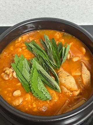 소담스퀘어 상암 궁중해물탕조씨집 백년가게 조씨집 팔뚝탕1인분550g — 5점을 준 리뷰어가 2022년 12월 올린 사용 사진