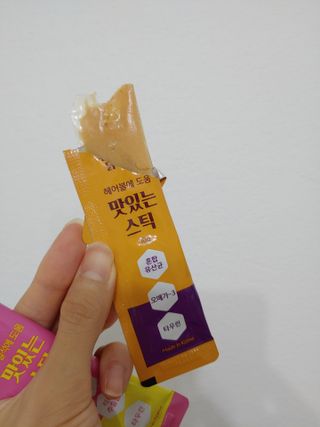 페페로니 맛있는 스틱 - 무항생제 닭고기 15개 + 알래스카 연어 15개 — 5점을 준 리뷰어가 2021년 8월 올린 사용 사진