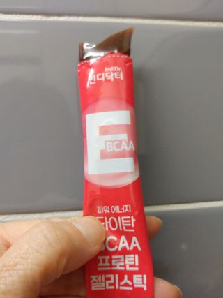 [인디닥터] 타이탄 BCAA 프로틴 젤리스틱 — 5점을 준 리뷰어가 2022년 5월 올린 사용 사진